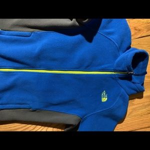 North Face youth jacket. (Fits S-M ladies)